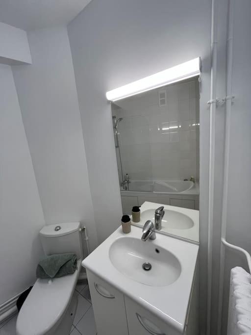 Modern Apartment Near The Eiffel Tower, 45M Париж Екстериор снимка